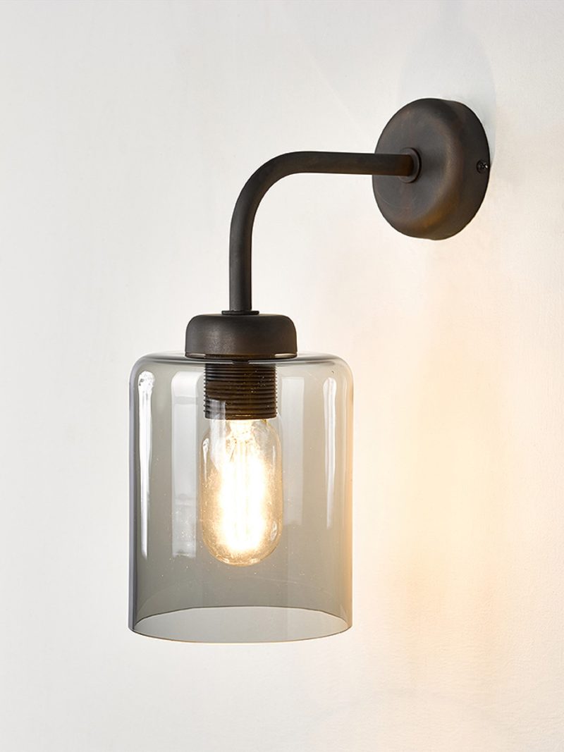 Applique rustique avec verre fumé