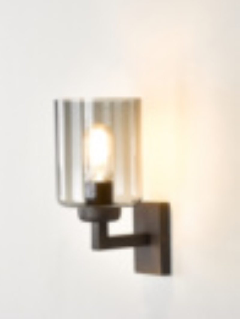 Applique rustique avec verre fumé