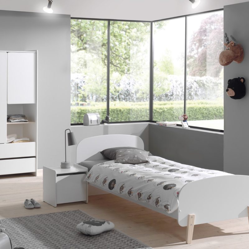 Kiddy lot en blanc avec un lit (90x200cm) avec chevet et armoire 2 portes