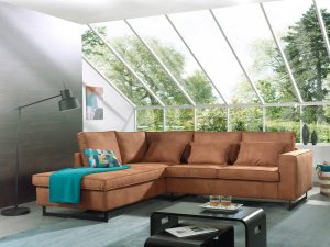 Canapé d'angle en couleur mocca, coussins inclus