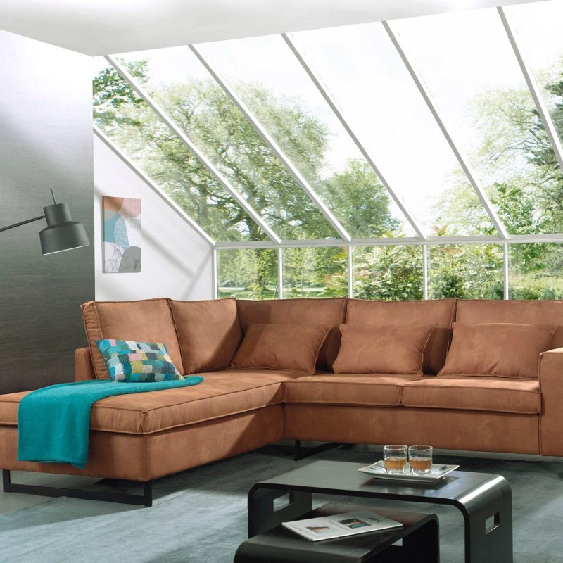 Canapé d'angle en couleur mocca, coussins inclus