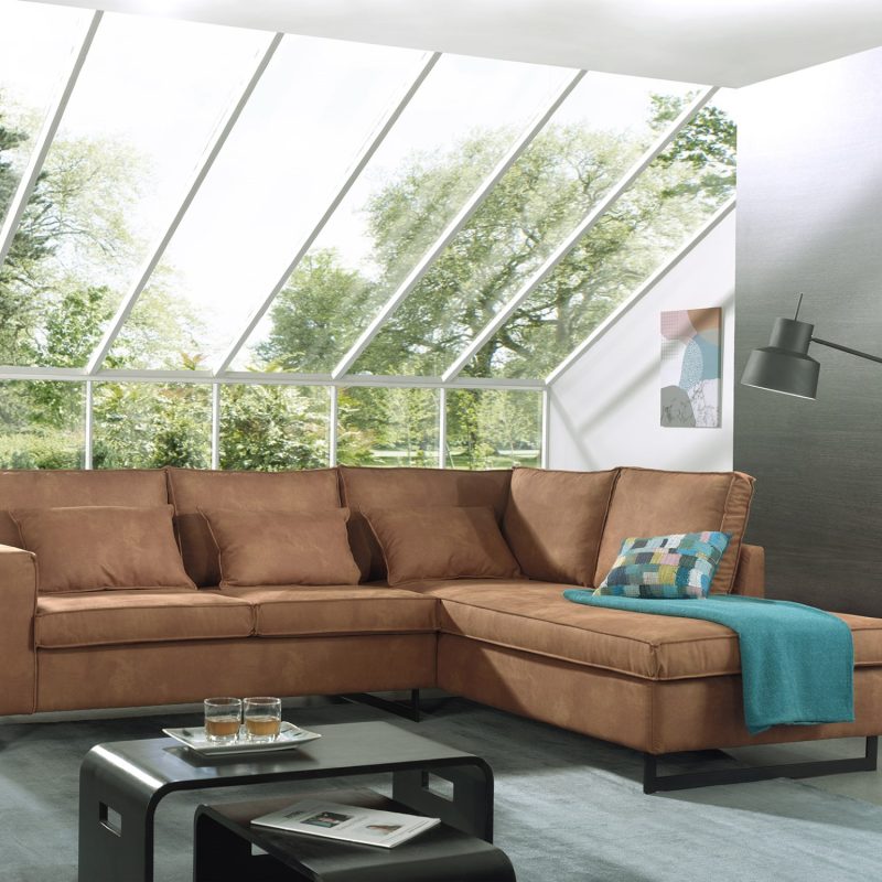 Canapé d'angle en couleur mocca avec coussins inclus